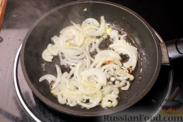 Скумбрия, запечённая с помидорами, перцем и шпинатом