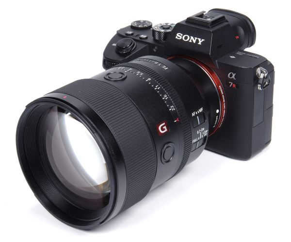 Sony 28-70mm F/2 G-Master весит на полкилограмма меньше Canon 28-70 F/2