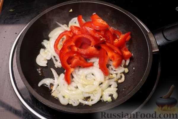 Скумбрия, запечённая с помидорами, перцем и шпинатом