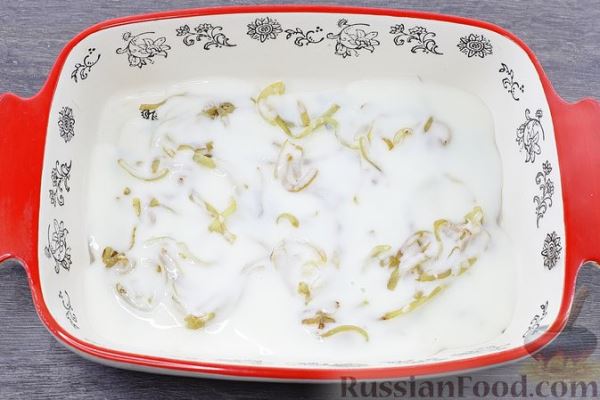 Караси, запечённые с луком и сметаной