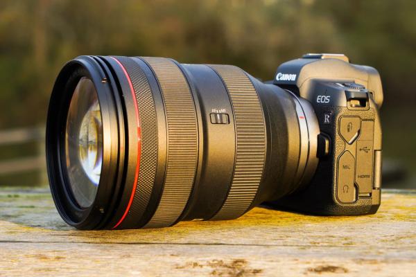 Sony 28-70mm F/2 G-Master весит на полкилограмма меньше Canon 28-70 F/2