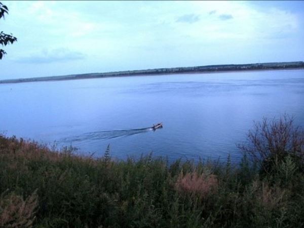 В Иркутской области трое на моторке вышли рыбачить и утонулиПогибшие были близкими родственниками.