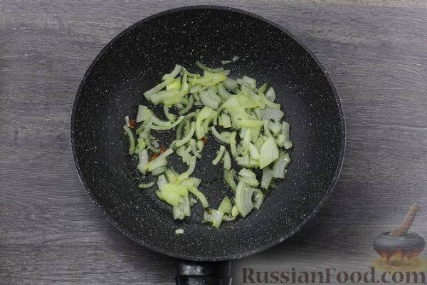 Рыба, тушенная с тыквой и сметаной