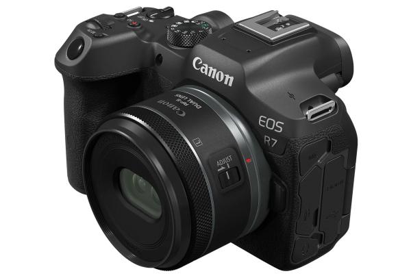 Canon RF-S 7.8mm F/4 STM Dual предназначен для 3D и VR-видео