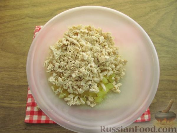 Салат "Глаз Змеи" с курицей, ананасами и кукурузой