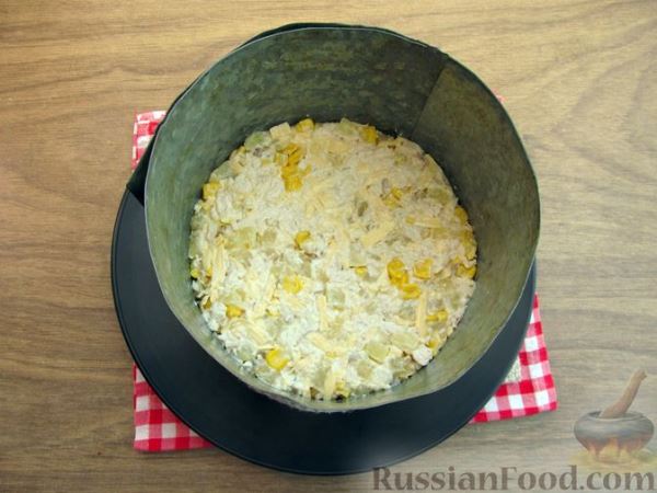 Салат "Глаз Змеи" с курицей, ананасами и кукурузой