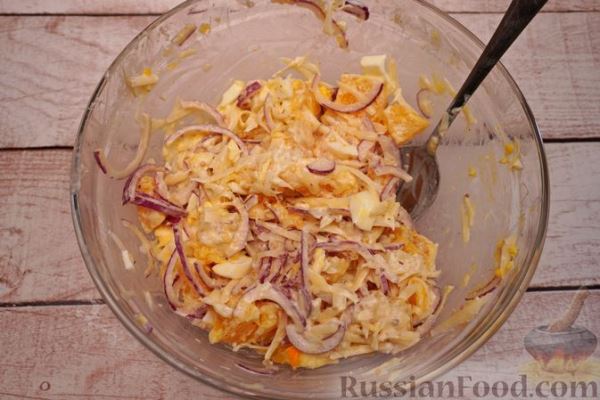 Салат с апельсинами, сыром и яйцами